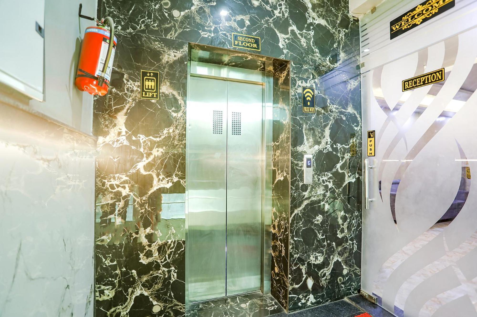Fabhotel The Palacio カーンプル エクステリア 写真