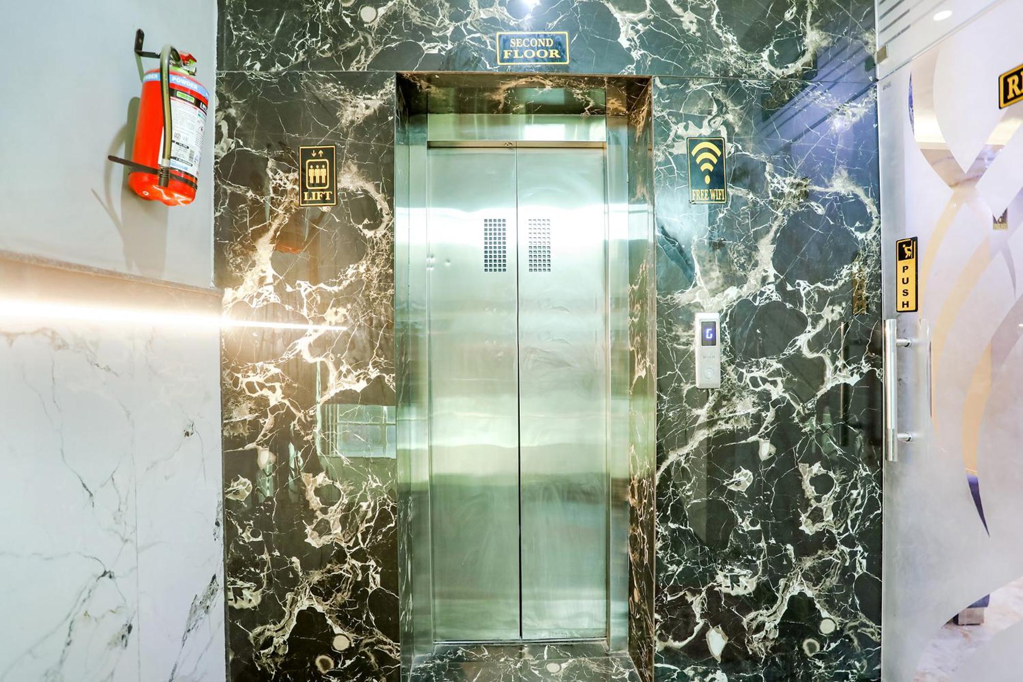 Fabhotel The Palacio カーンプル エクステリア 写真